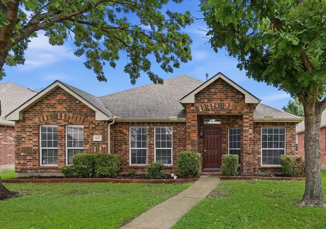 Photo 1 of Sale Pending at 1423 Sleepy Hollow Dr, Allen, TX 75002 | MLS# 21270112 | Listing updated on 2026-08-01