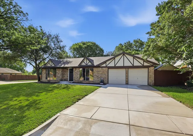 Photo 1 of Sale Pending at 1029 Summerplace Ln, Southlake, TX 76092 | MLS# 21270477 | Listing updated on 2026-07-07