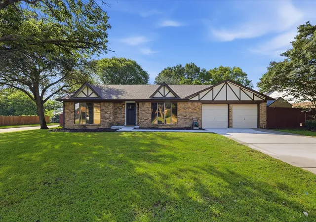Photo 2 of Sale Pending at 1029 Summerplace Ln, Southlake, TX 76092 | MLS# 21270477 | Listing updated on 2026-07-07