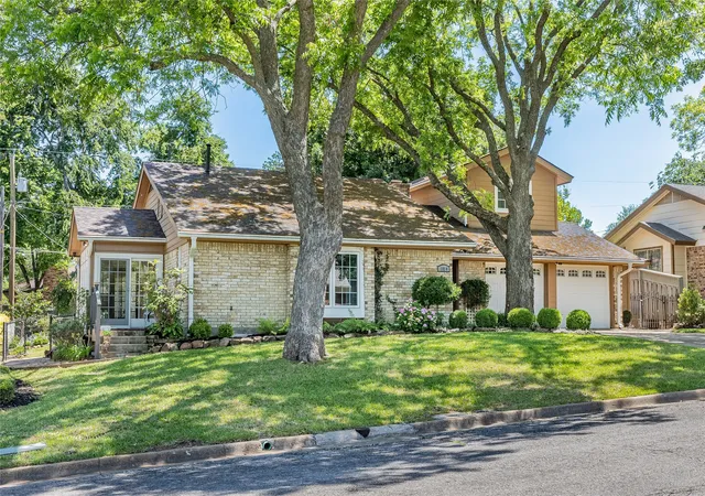Homes for sale in Sherman, TX | 1814 Oak Creek Dr, Sherman, TX 75092 | MLS# 21268015