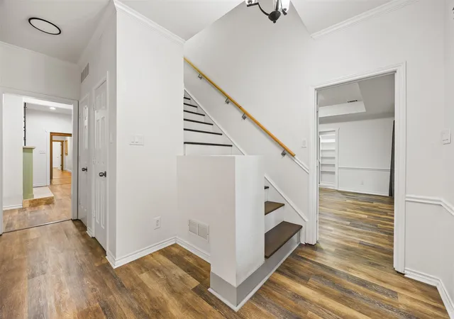 Photo 4 of Single family home for sale at 1044 E Woodridge Rd, Waxahachie, TX 75165 | MLS# 21267198 | Listing updated on 2026-10-06