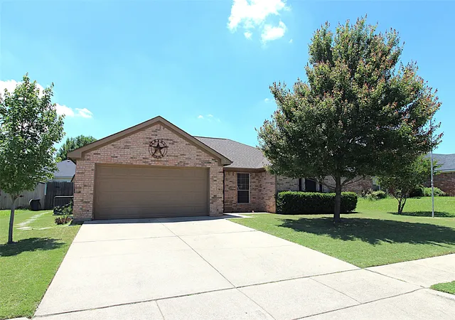 Homes for sale in Burleson, TX | 501 Barbara Jean Ln, Burleson, TX 76028 | MLS# 21268810