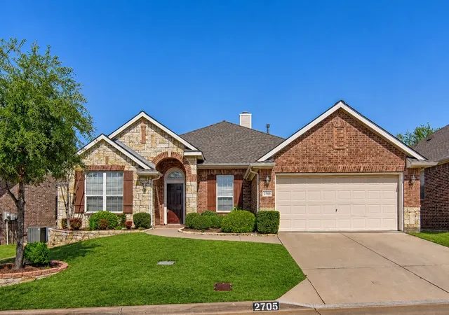 2nd image of 2705 Fox Creek Trl, Arlington, TX 76017 | MLS# 21269893