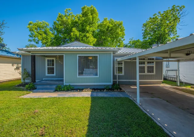 Homes for sale in Mineral Wells, TX | 1010 17th St, Mineral Wells, TX 76067 | MLS# 21269754