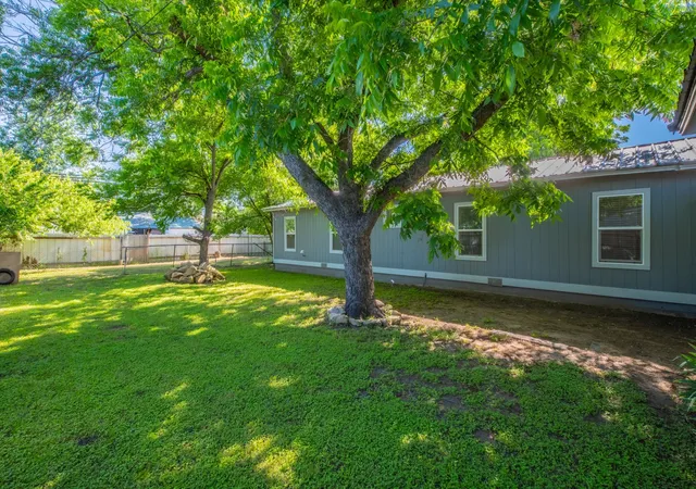 Homes for sale in Mineral Wells, TX | 1010 17th St, Mineral Wells, TX 76067 | MLS# 21269754
