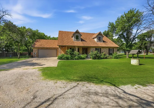 Photo 3 of Single family home for sale at 108 S Walnut St, Roanoke, TX 76262 | MLS# 21268688 | Listing updated on 2026-07-21