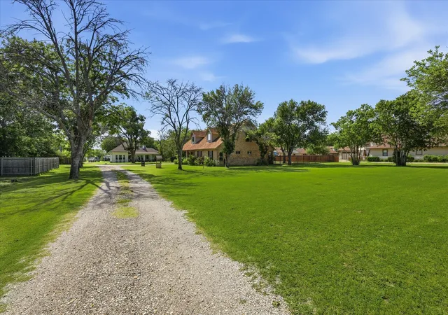 Photo 3 of Single family home for sale at 108 S Walnut St, Roanoke, TX 76262 | MLS# 21268688 | Listing updated on 2026-07-21