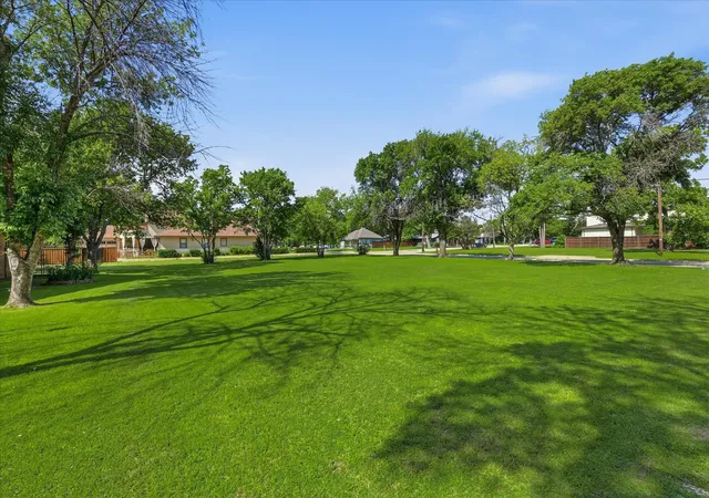 Photo 4 of Single family home for sale at 108 S Walnut St, Roanoke, TX 76262 | MLS# 21268688 | Listing updated on 2026-07-21