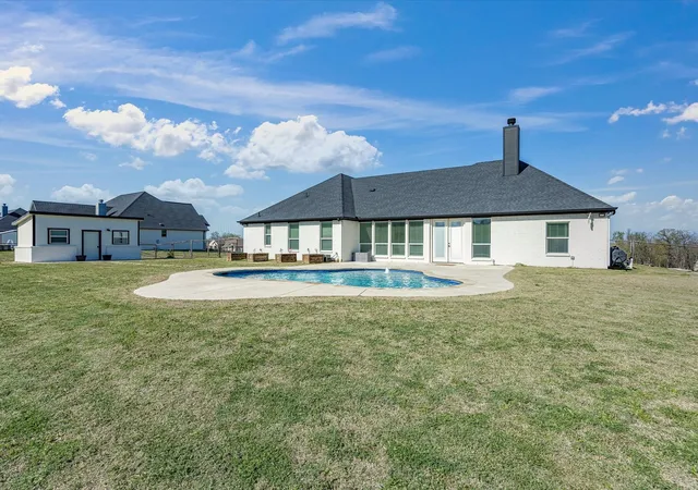 Photo 2 of Sale Pending at 356 Scenic Wood Dr, Azle, TX 76020 | MLS# 21271003 | Listing updated on 2026-09-22