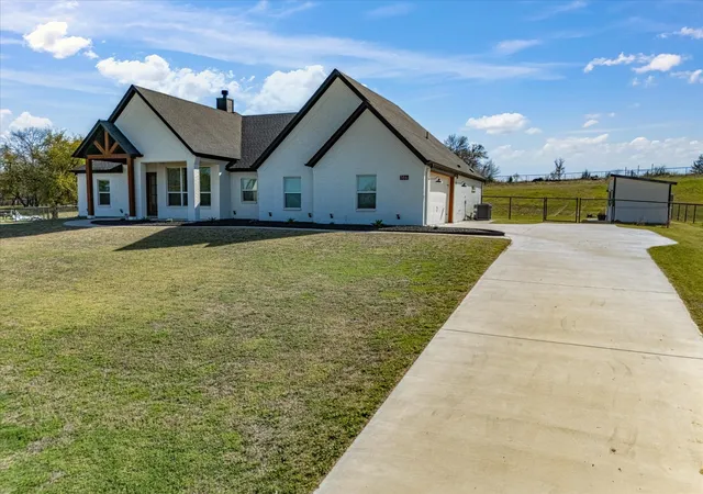 Photo 3 of Sale Pending at 356 Scenic Wood Dr, Azle, TX 76020 | MLS# 21271003 | Listing updated on 2026-09-22