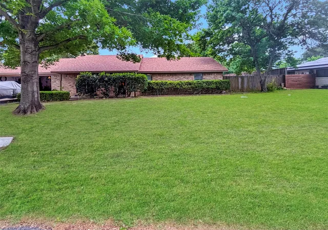 Single family home for sale at 2816 N Haven Dr, Denton, TX 76210 | MLS# 21268053