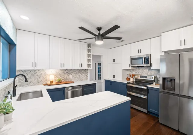 Photo 3 of Single family home for sale at 180 N Woodland Trl, Double Oak, TX 75077 | MLS# 21263296 | Listing updated on 2026-09-23