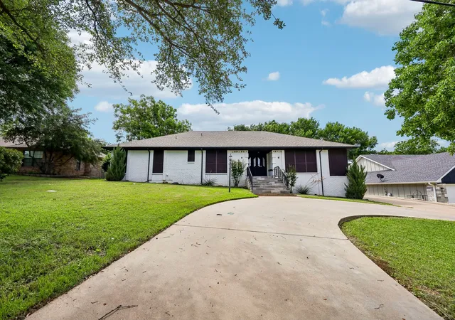 Photo 1 of Single family home for sale at 5209 Fairway Cir, Granbury, TX 76049 | MLS# 21267330 | Listing updated on 2026-08-24