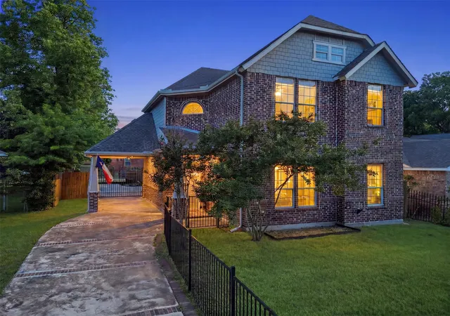 Homes for sale in Dallas, TX | 612 W 8th St, Dallas, TX 75208 | MLS# 21271252
