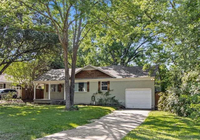 Homes for sale in Dallas, TX | 2021 Elmwood Blvd, Dallas, TX 75224 | MLS# 21269318