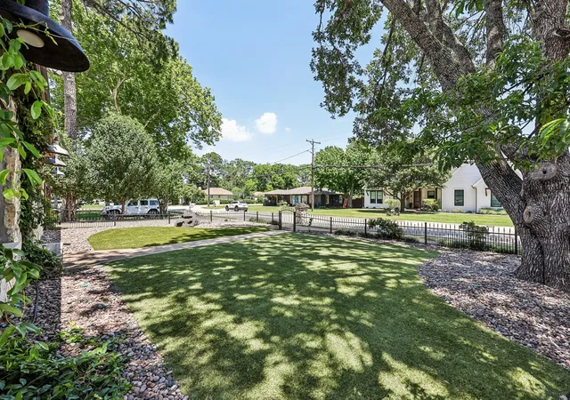 Homes for sale in Grapevine, TX | 221 N Lucas Dr, Grapevine, TX 76051 | MLS# 21266160