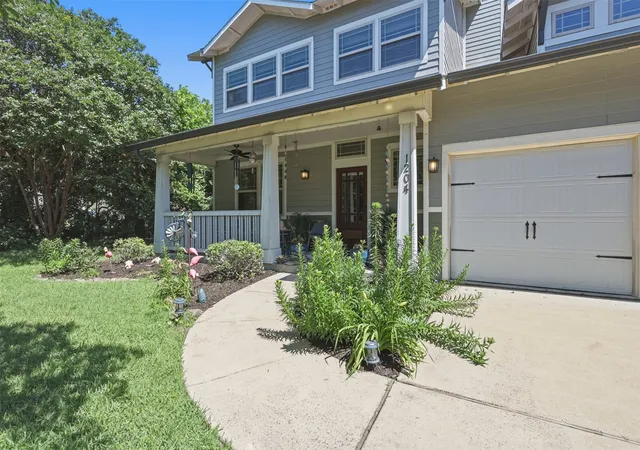 Photo 3 of Single family home for sale at 1204 Quisenberry St, Mc Kinney, TX 75069 | MLS# 21269929 | Listing updated on 2026-07-24