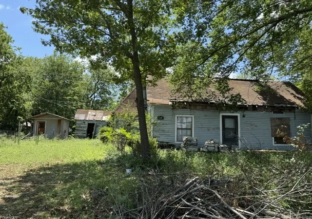Homes for sale in Whitewright, TX | 419 W Pine, Whitewright, TX 75491 | MLS# 21271395