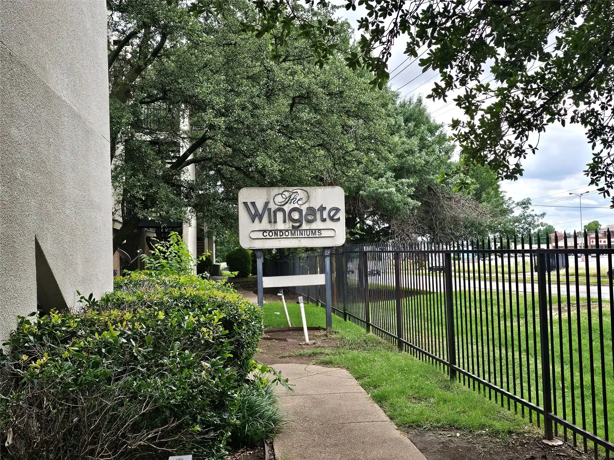 Listing Photo 1 - Condo for sale in 9605 Walnut St located at 9605 Walnut St, Dallas, TX 75243 - Unit #12106