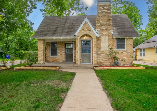 Photo 3 of Single family home for sale at 900 N 31st St, Waco, TX 76707 | MLS# 21261042 | Listing updated on 2026-08-22