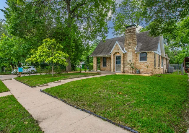 Photo 3 of Single family home for sale at 900 N 31St St, Waco, TX 76707 | MLS# 21261042 | Listing updated on 2026-08-22