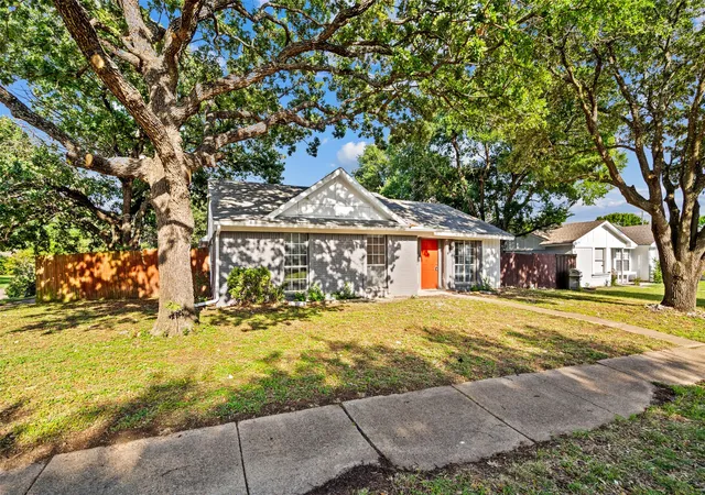 Photo 2 of Sale Pending at 948 Carom Wy, Dallas, TX 75217 | MLS# 21271371 | Listing updated on 2026-07-20
