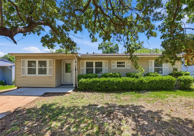 1st image of 807 Highland Dr, Arlington, TX 76010 | MLS# 21271403
