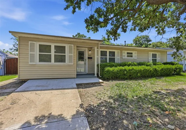 3rd image of 807 Highland Dr, Arlington, TX 76010 | MLS# 21271403