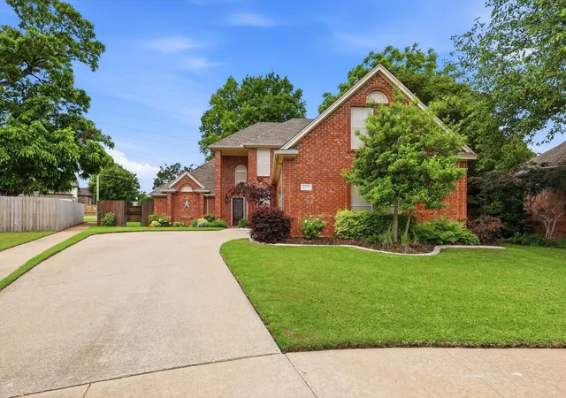 Photo 3 of Sale Pending at 2701 Holly Brook Ct, Bedford, TX 76021 | MLS# 21268422 | Listing updated on 2026-07-09