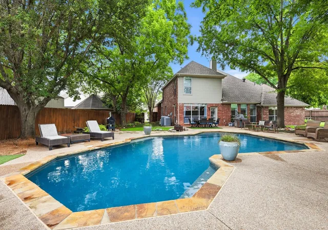 Photo 4 of Sale Pending at 2701 Holly Brook Ct, Bedford, TX 76021 | MLS# 21268422 | Listing updated on 2026-07-09