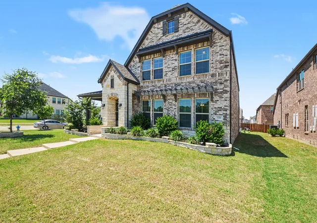 Photo 3 of Single family home for sale at 11504 Dawn Mist Dr, Frisco, TX 75035 | MLS# 21261344 | Listing updated on 2026-09-26