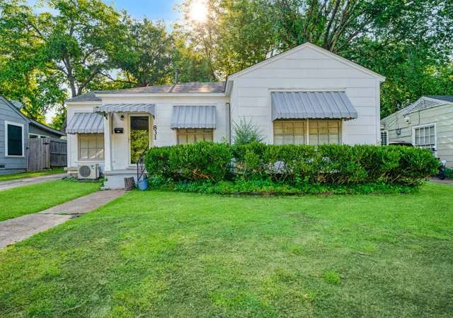 Photo 2 of Single family home for sale at 831 18th St Se, Paris, TX 75460 | MLS# 21269283 | Listing updated on 2026-09-22