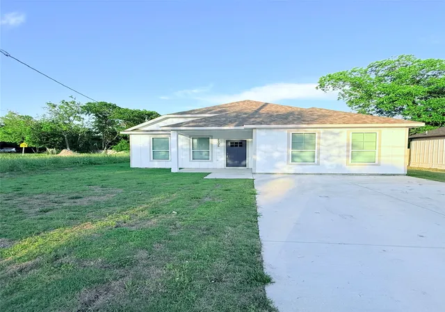Photo 1 of Single family home for sale at 2205 Wellington St, Greenville, TX 75401 | MLS# 21271448 | Listing updated on 2026-09-23