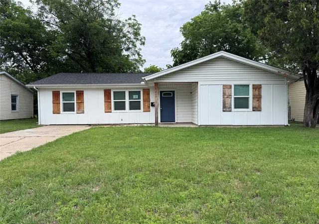 Homes for sale in Burleson, TX | 520 King St, Burleson, TX 76028 | MLS# 21269942