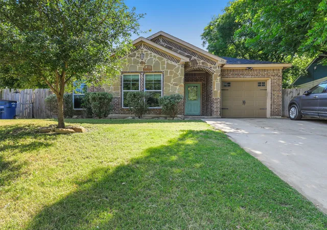 Photo 1 of Sale Pending at 2913 Kellogg Ave, Dallas, TX 75216 | MLS# 21271445 | Listing updated on 2026-07-17