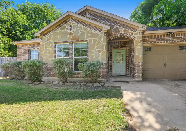 Photo 2 of Sale Pending at 2913 Kellogg Ave, Dallas, TX 75216 | MLS# 21271445 | Listing updated on 2026-07-17