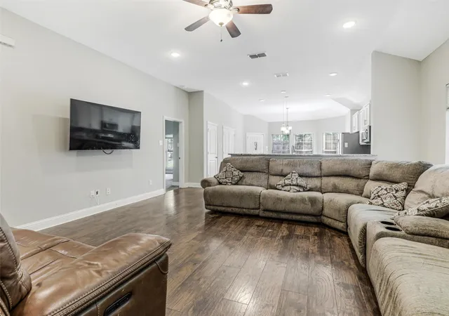 Photo 4 of Sale Pending at 2913 Kellogg Ave, Dallas, TX 75216 | MLS# 21271445 | Listing updated on 2026-07-17