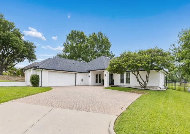 2nd image of 301 Hill Ln, Roanoke, TX 76262 | MLS# 21271482