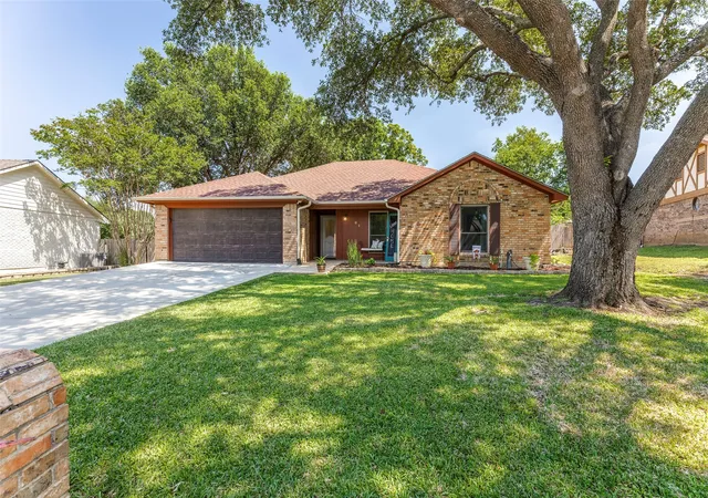 Homes for sale in Keller, TX | 301 Shawnee Trl, Keller, TX 76248 | MLS# 21267066