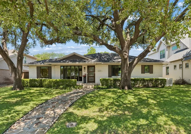 Photo 1 of Sale Pending at 6829 Santa Maria Ln, Dallas, TX 75214 | MLS# 21270506 | Listing updated on 2026-07-17