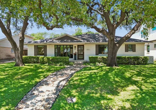 Photo 2 of Sale Pending at 6829 Santa Maria Ln, Dallas, TX 75214 | MLS# 21270506 | Listing updated on 2026-07-17