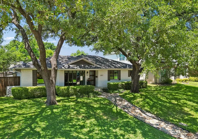 Photo 3 of Sale Pending at 6829 Santa Maria Ln, Dallas, TX 75214 | MLS# 21270506 | Listing updated on 2026-07-17