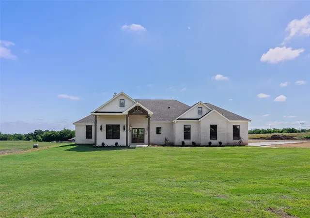 Photo 1 of Sale Pending at 4406 Colony Rd, Granbury, TX 76048 | MLS# 21270797 | Listing updated on 2026-08-28