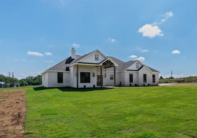 Photo 3 of Sale Pending at 4406 Colony Rd, Granbury, TX 76048 | MLS# 21270797 | Listing updated on 2026-08-28