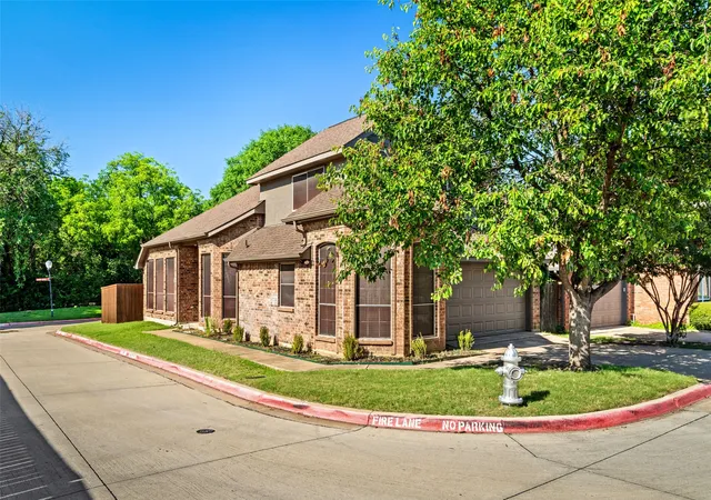 Homes for sale in Euless, TX | 381 Arbor Ln, Euless, TX 76039 | MLS# 21267216