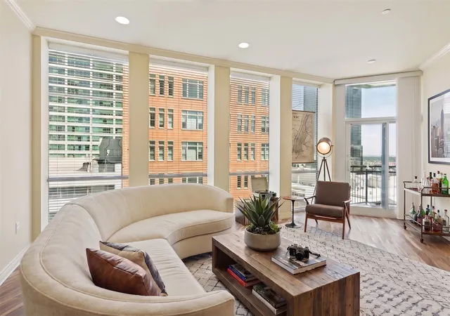 Condo for sale at 500 Throckmorton St #1104, Fort Worth, TX 76102 | MLS# 21268245