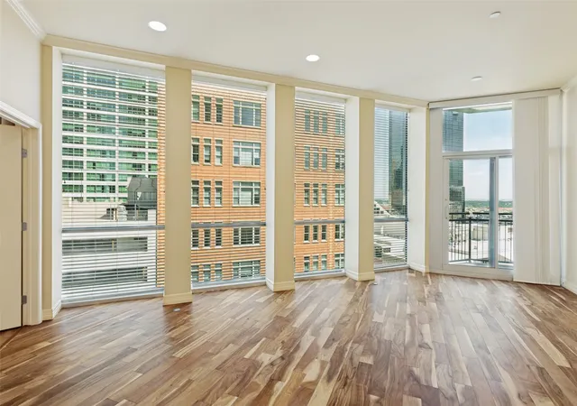 3rd image of 500 Throckmorton St #1104, Fort Worth, TX 76102 | MLS# 21268245