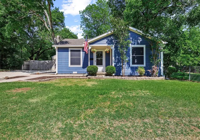Homes for sale in Gainesville, TX | 1208 Mill St, Gainesville, TX 76240 | MLS# 21271560