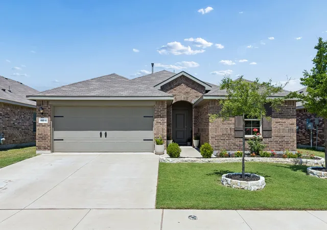 Homes for sale in Justin, TX | 16616 Porterfield Ln, Justin, TX 76247 | MLS# 21268972