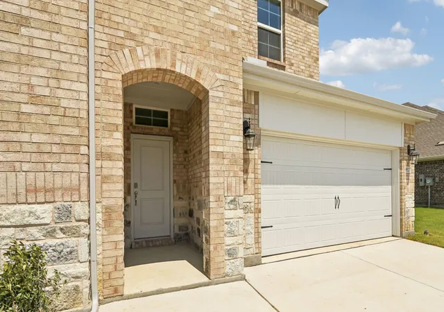 Photo 3 of Single family home for sale at 9521 Dugout Dr, Aubrey, TX 76227 | MLS# 21271594 | Listing updated on 2026-10-28